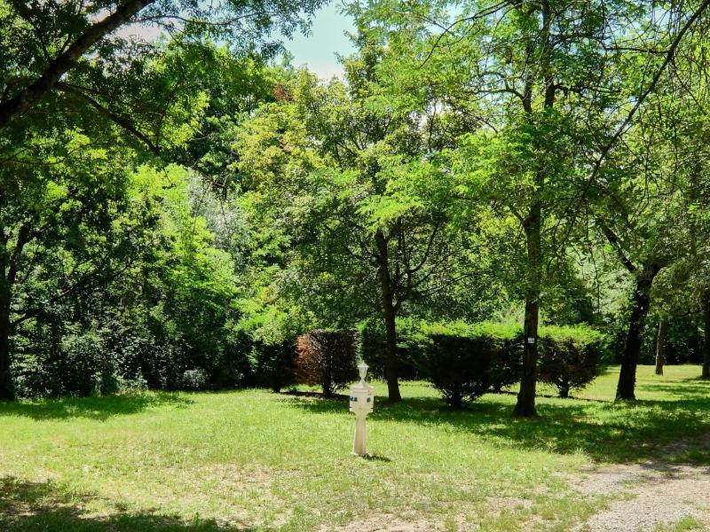 Отель Domaine Les Chenes Blancs Сен-Сатюрнен-д'Апт Экстерьер фото