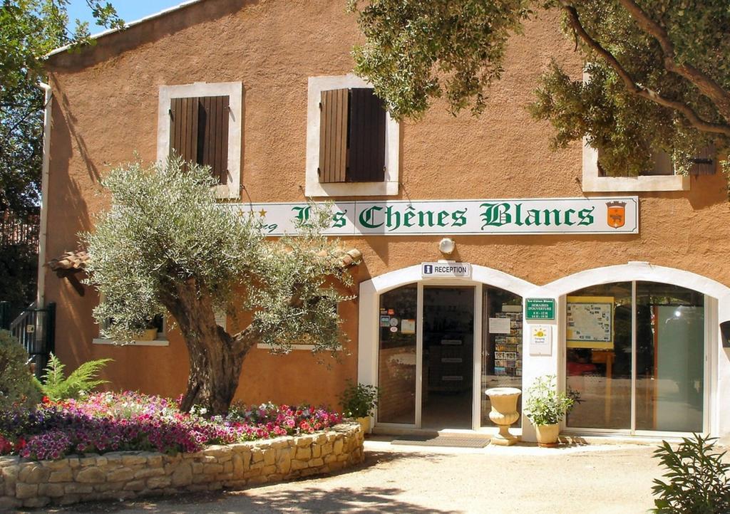 Отель Domaine Les Chenes Blancs Сен-Сатюрнен-д'Апт Экстерьер фото